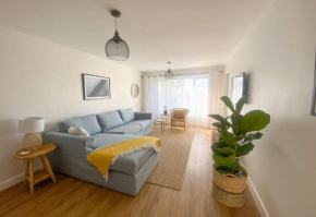 Kalk Bay Stylish 2Bed with Balcony, Views & Pool 34SJT
